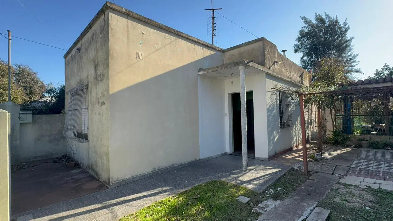 Casa a refaccionar sobre lote de 203 m² en Morón 5