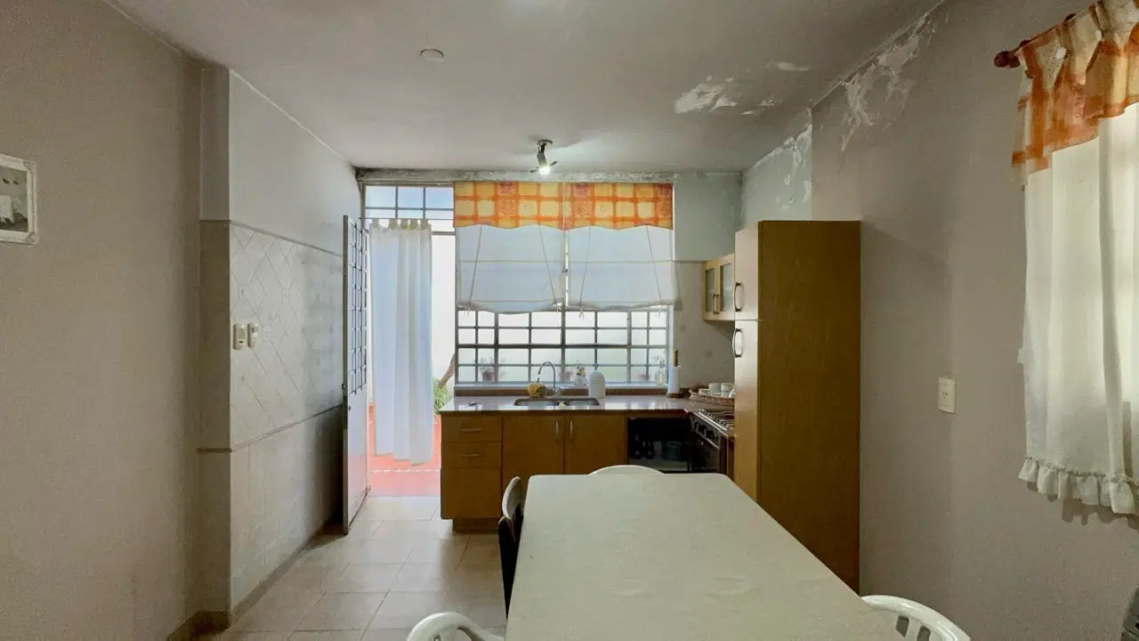 Casa americana Moron con galpon 5