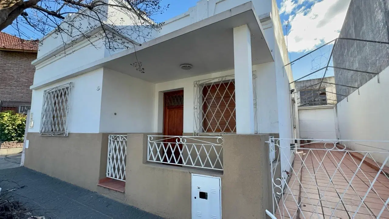 Casa americana Moron con galpon 2