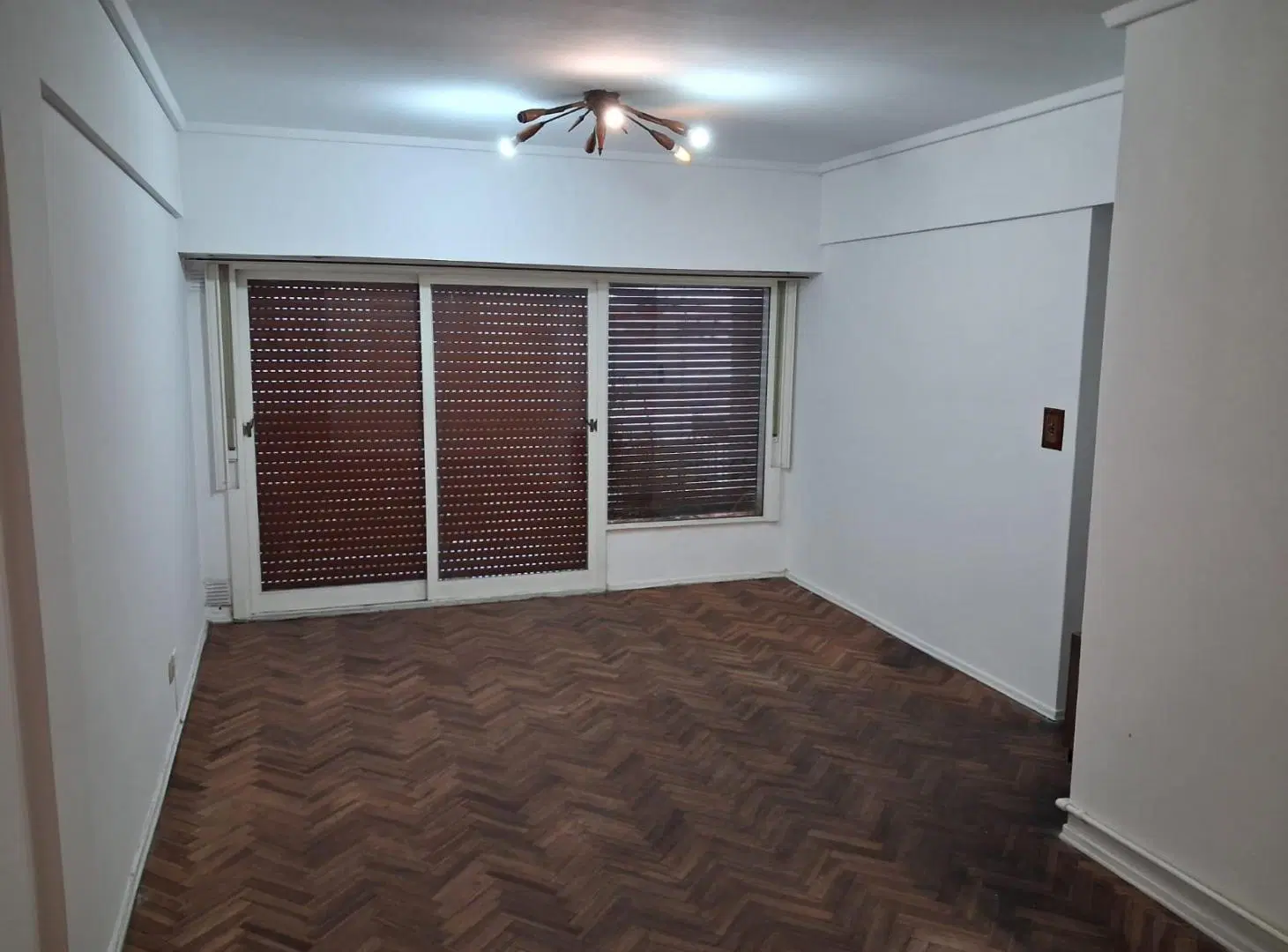 Departamento de cuatro ambientes con cochera-Alquiler- 3