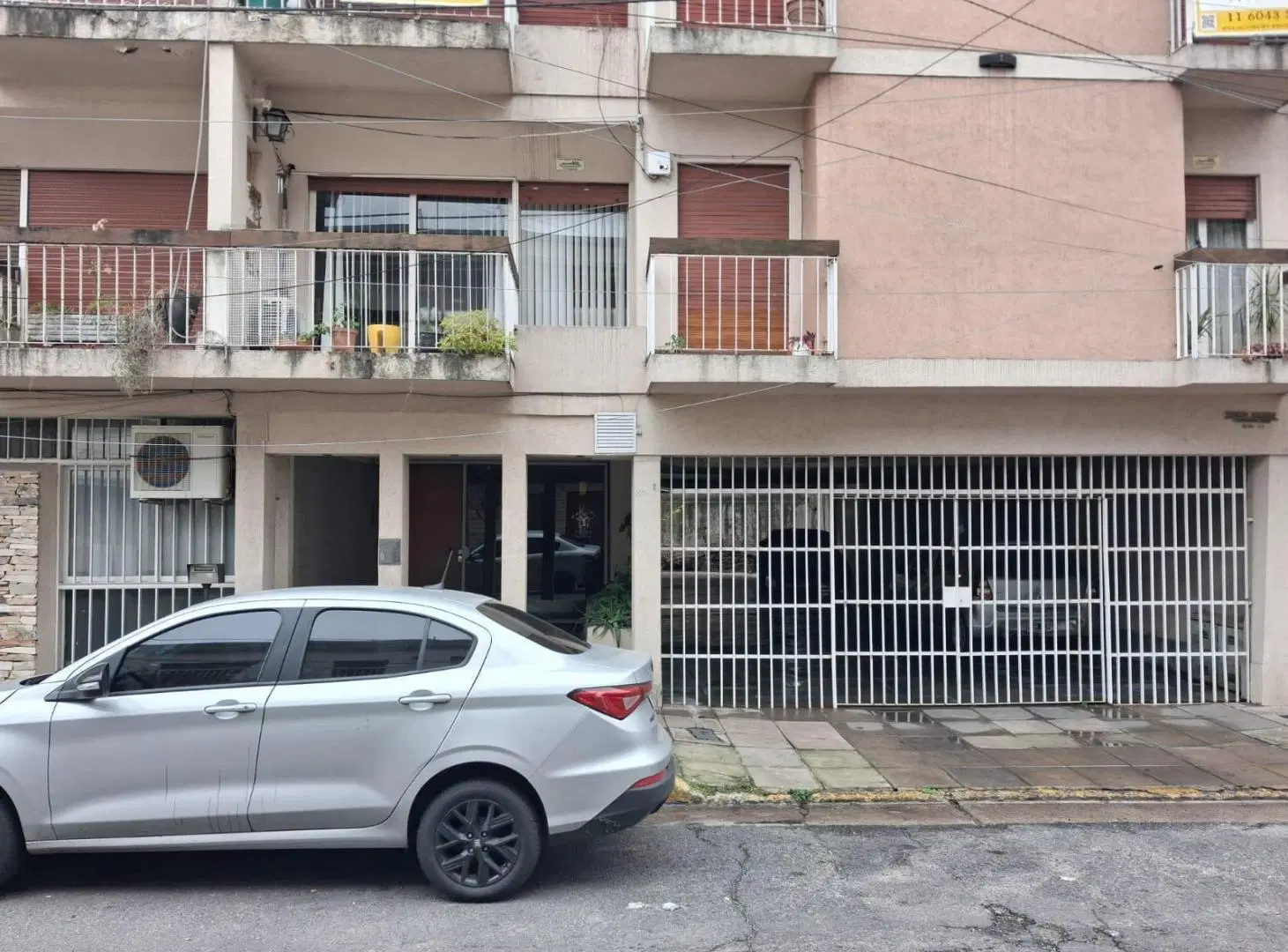 Departamento de cuatro ambientes con cochera-Alquiler- 2