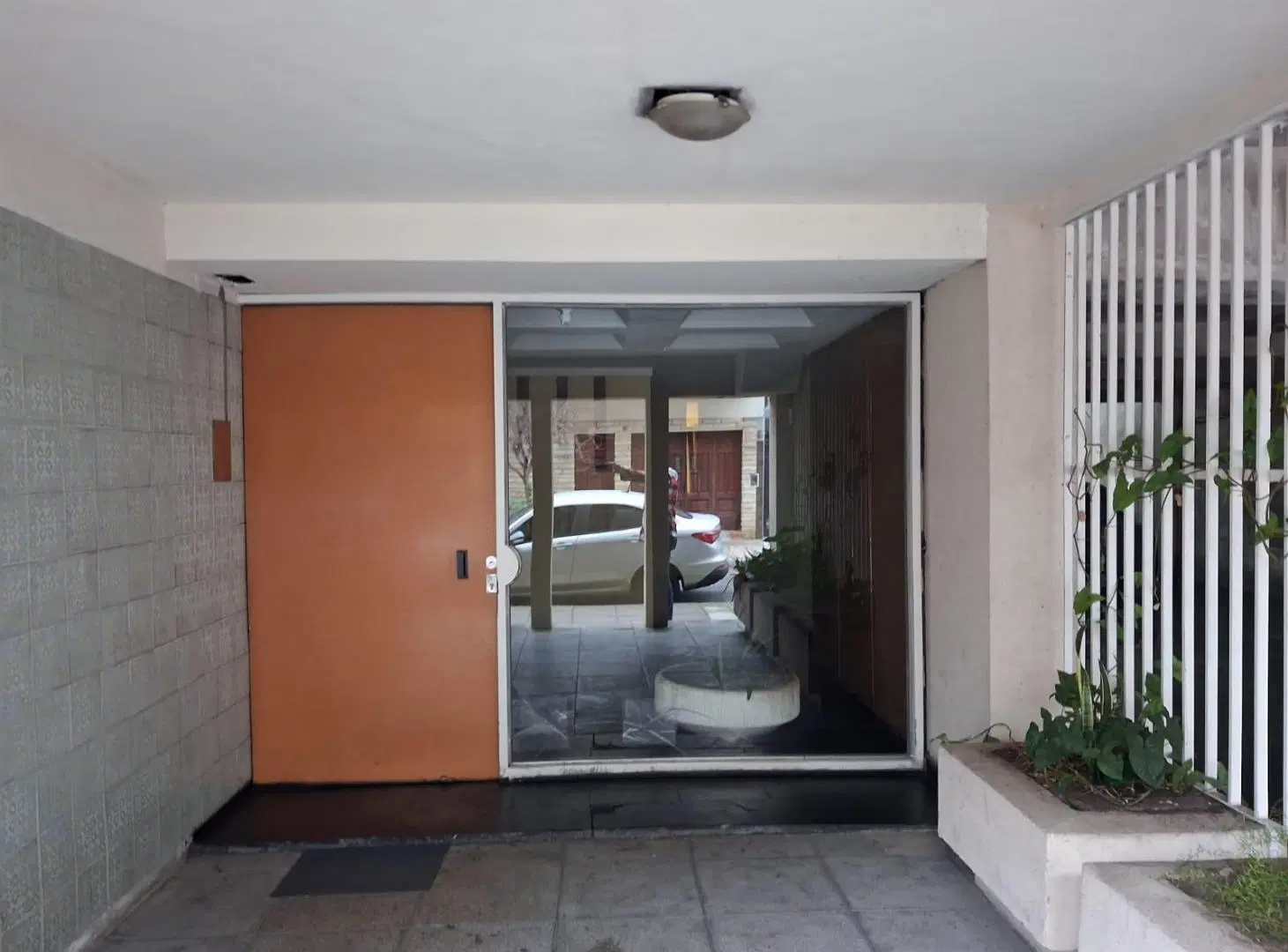 Departamento de cuatro ambientes con cochera-Alquiler- 1