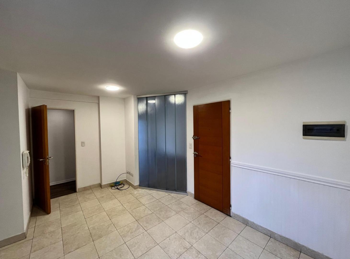 Foto de Departamento de tres ambientes en alquiler con dos cocheras- Moron Sur, imagen 5
