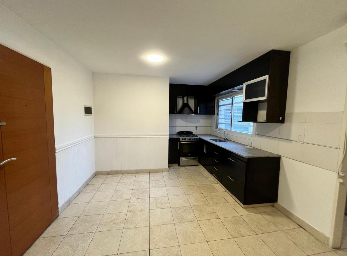 Foto de Departamento de tres ambientes en alquiler con dos cocheras- Moron Sur, imagen 2