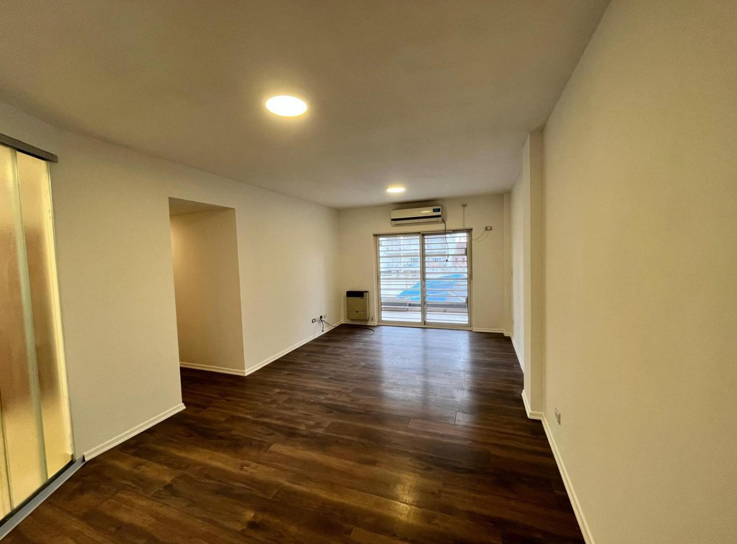Foto de Departamento de tres ambientes en alquiler con dos cocheras- Moron Sur, imagen 1
