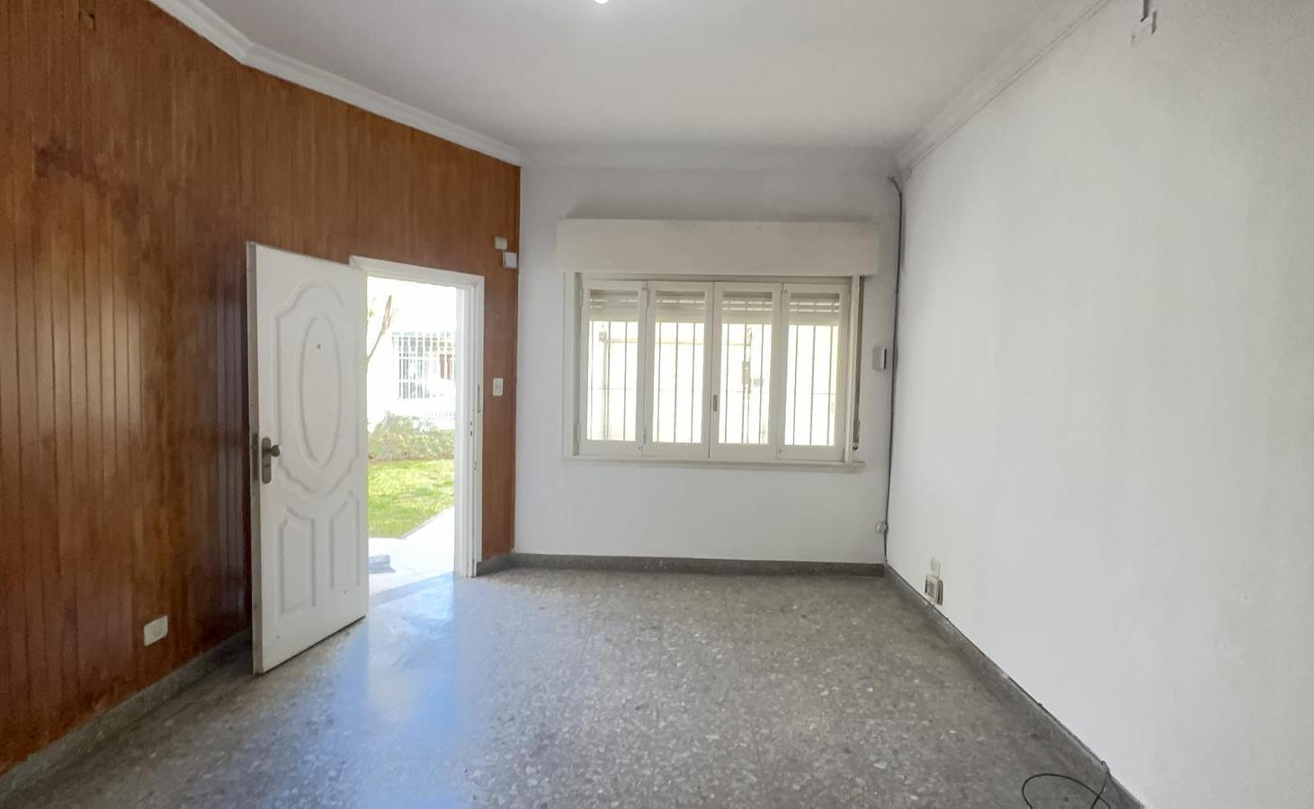 Foto de Casa para dos familias con doble acceso en venta Morón, imagen 3