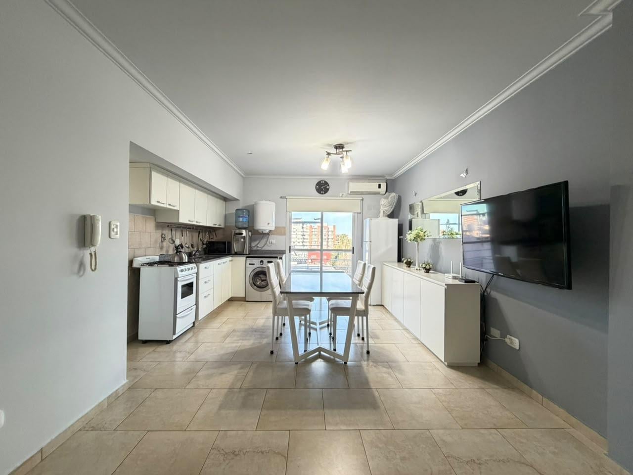 Foto de Departamento de dos ambientes en venta - Edificio con pileta, imagen 2