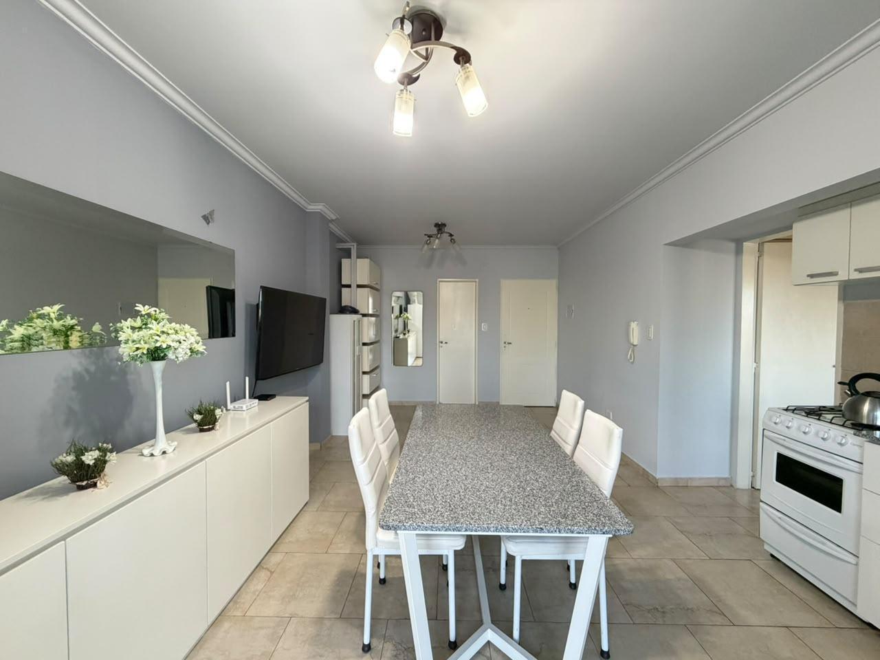 Foto de Departamento de dos ambientes en venta - Edificio con pileta, imagen 3
