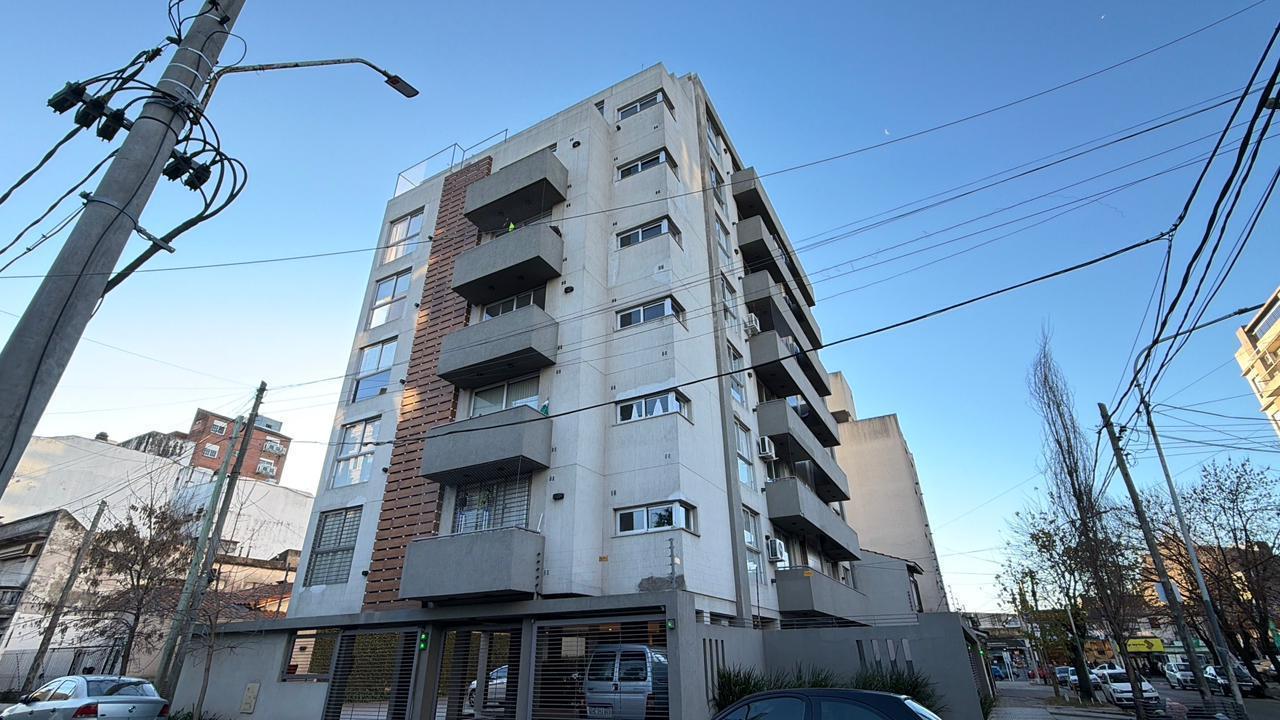 Foto de Moderno departamento de dos ambientes apto crédito, en Morón, imagen 1