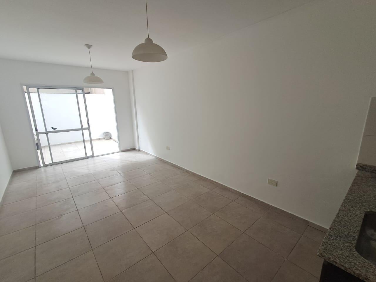 Foto de Monoambiente con patio en Morón, imagen 2