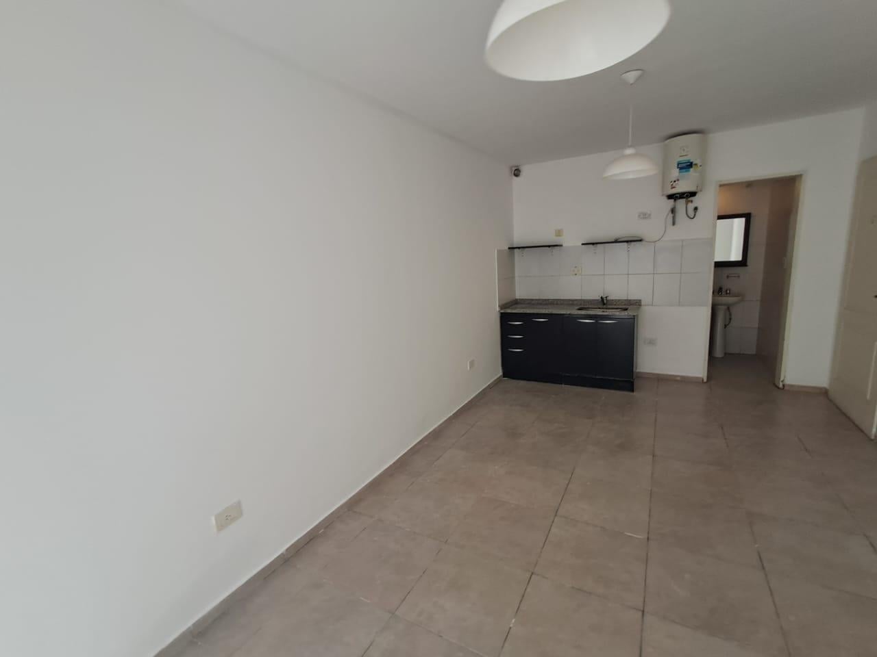 Foto de Monoambiente con patio en Morón, imagen 4