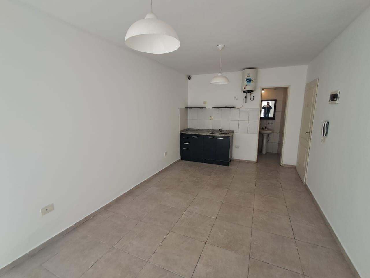 Foto de Monoambiente con patio en Morón, imagen 1