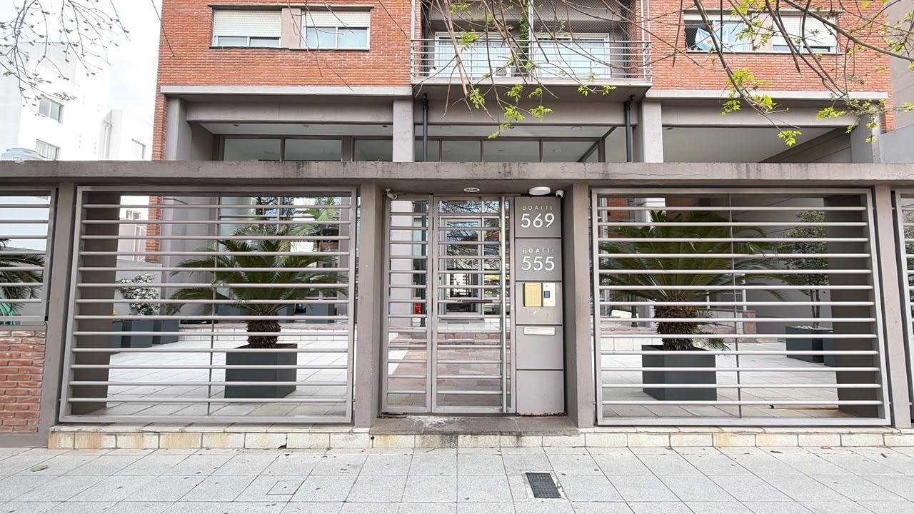 Foto de Departamento de Tres ambientes en venta - Balcón corrido y patio propio, imagen 2
