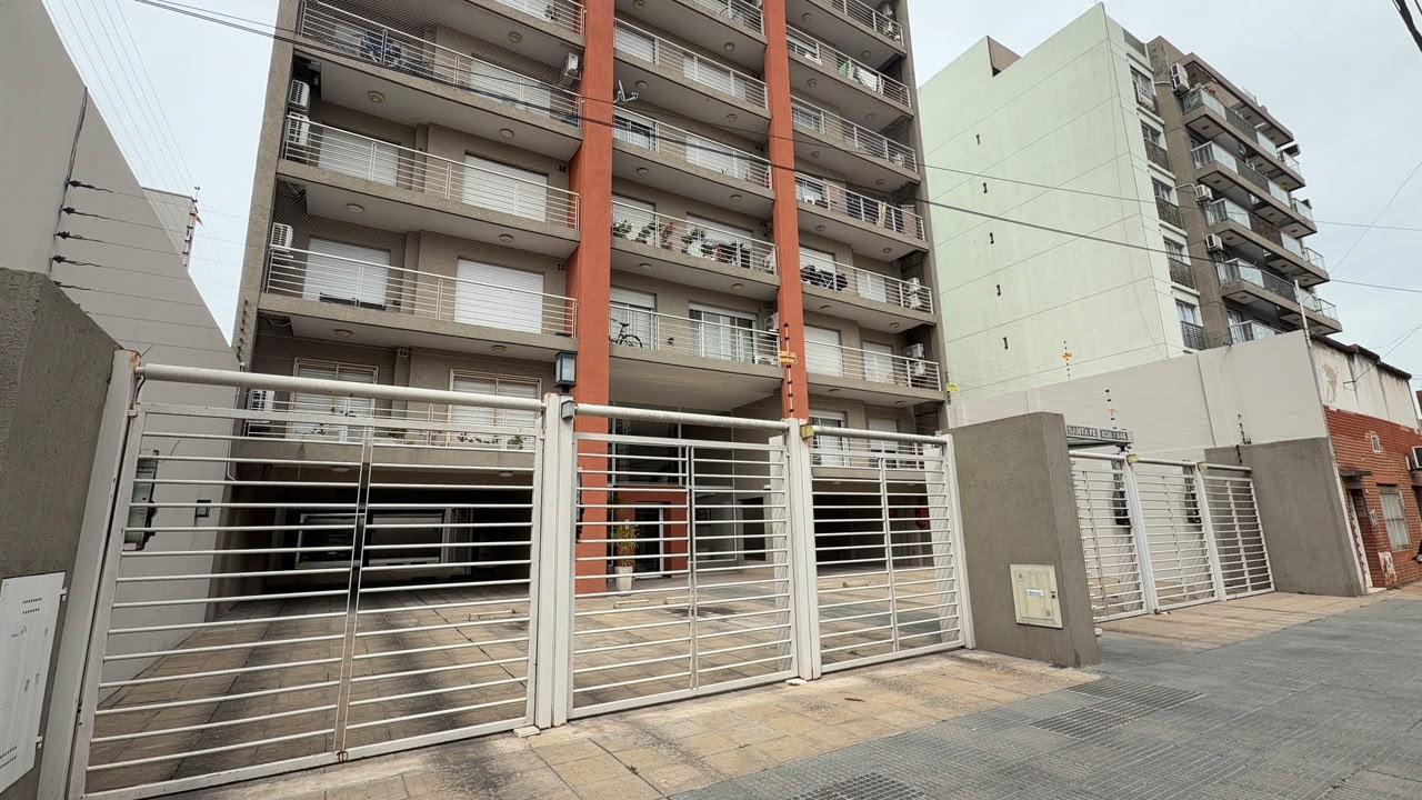 Foto de Amplio monoambiente con balcón corrido en venta Morón, imagen 4
