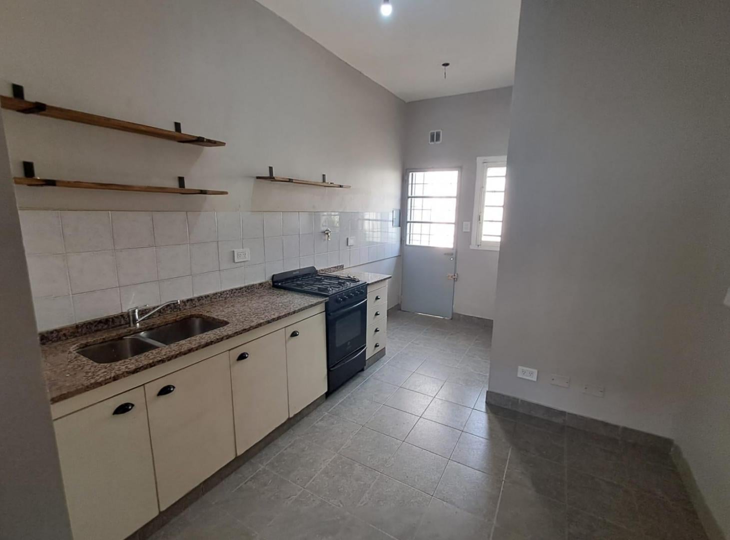 Foto de Chalet de 70mtr2 en alquiler Ituzaingó, imagen 3