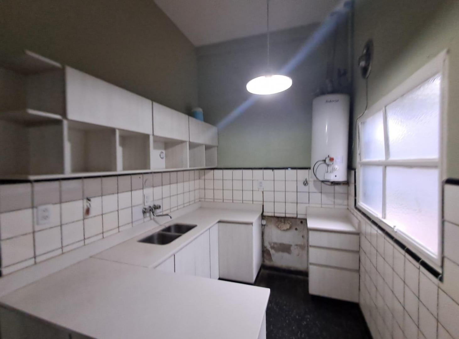 Foto de PH de 110m² en alquiler Moron, imagen 3