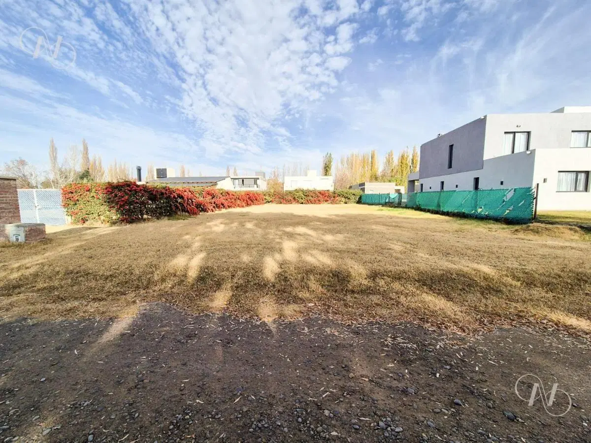 SE VENDO LOTE EN BARRIO CERRADO ALTOS DE VALENTINA 3