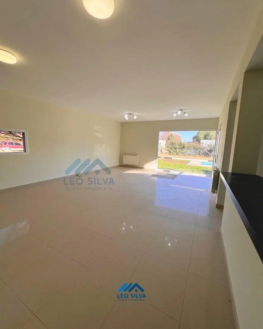 VENTA CASA 3 DORMITORIOS EN BARRIO FINCAS DE PLOTTIER 2