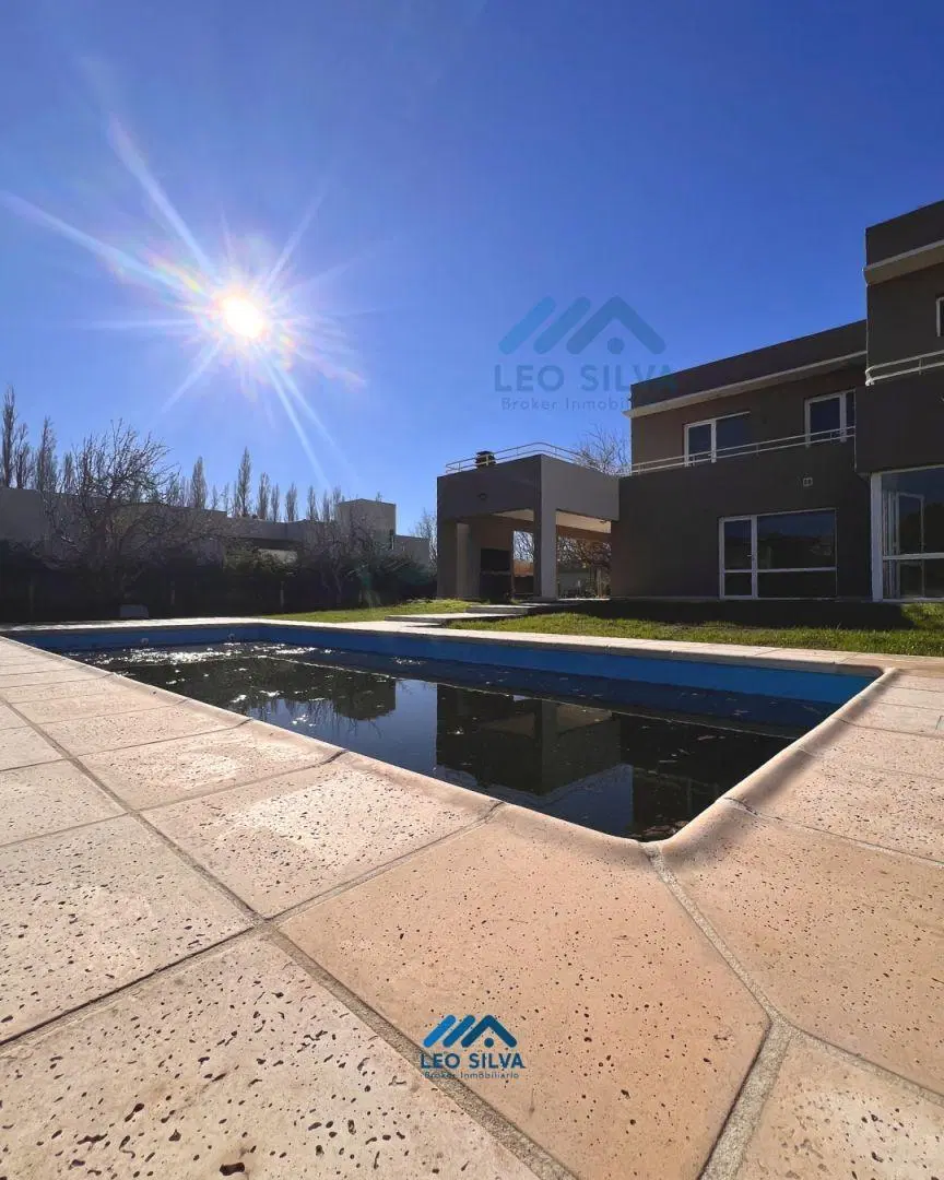 VENTA CASA 3 DORMITORIOS EN BARRIO FINCAS DE PLOTTIER 4