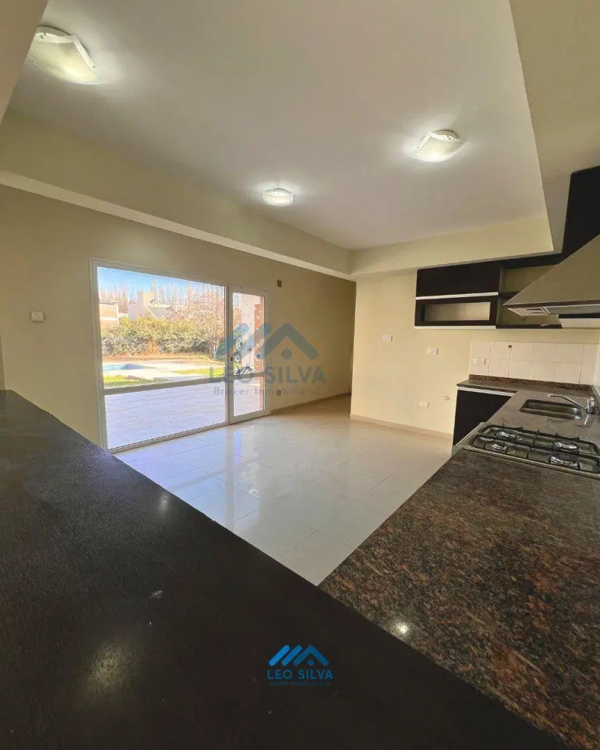 VENTA CASA 3 DORMITORIOS EN BARRIO FINCAS DE PLOTTIER 8