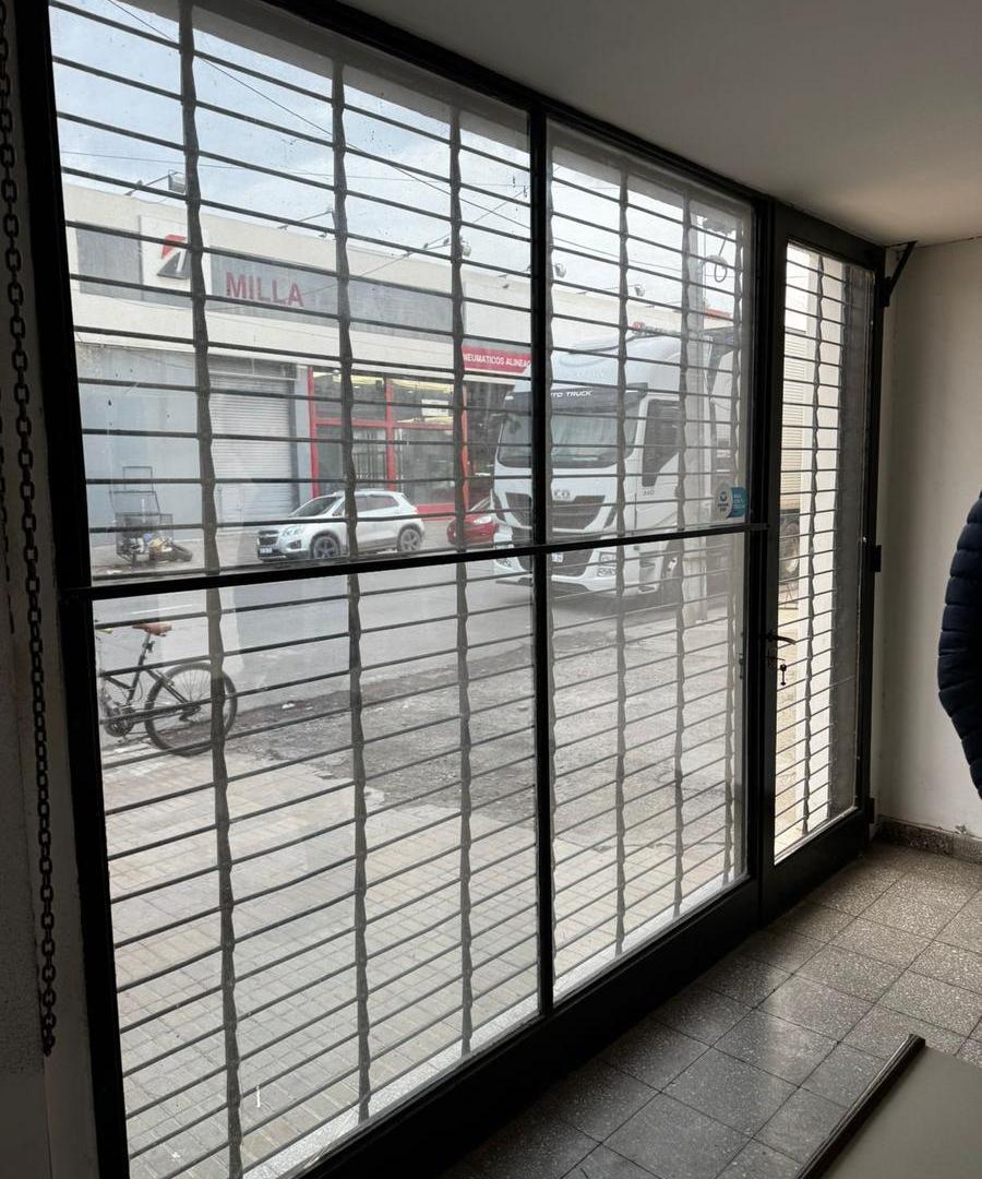 Foto de DEPOSITO CON OFICINA Y SALON COMERCIAL, imagen 5