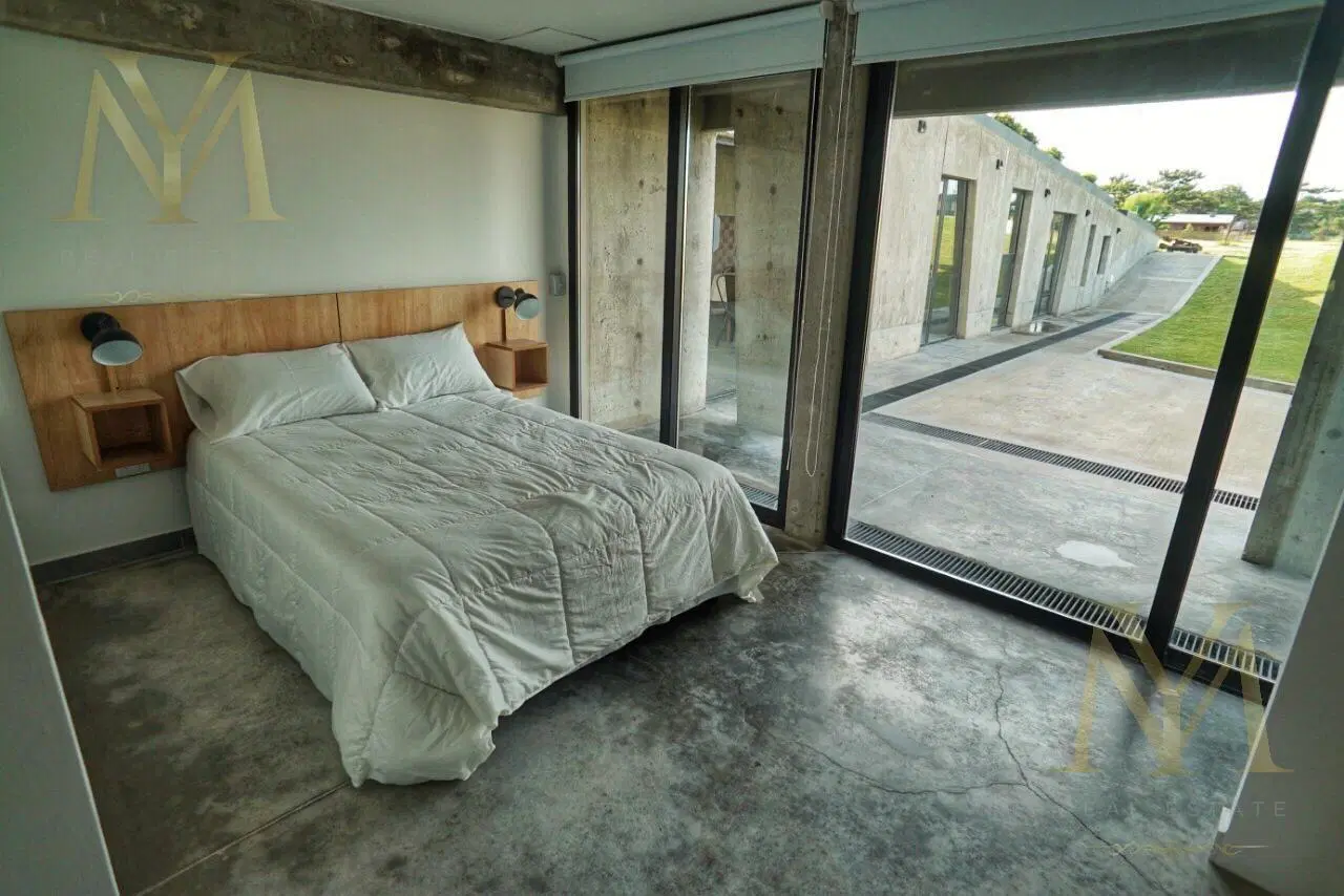 OPORTUNIDAD REAL!! Edificio de cuatro departamentos en VENTA 4