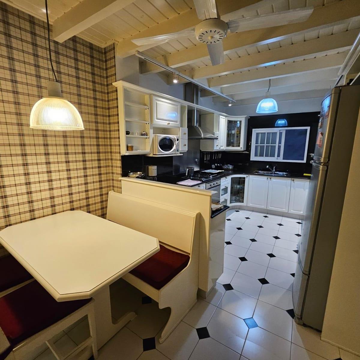 Imponente Departamento en Marcelo T. de Alvear 800 4