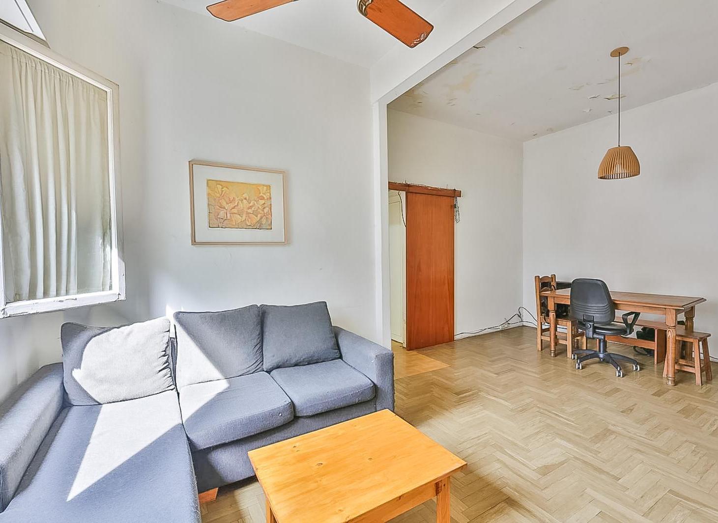 PH EN VENTA 5 AMBIENTES CON PATIO EN ALMAGRO - FRENTE - APTO CRÉDITO