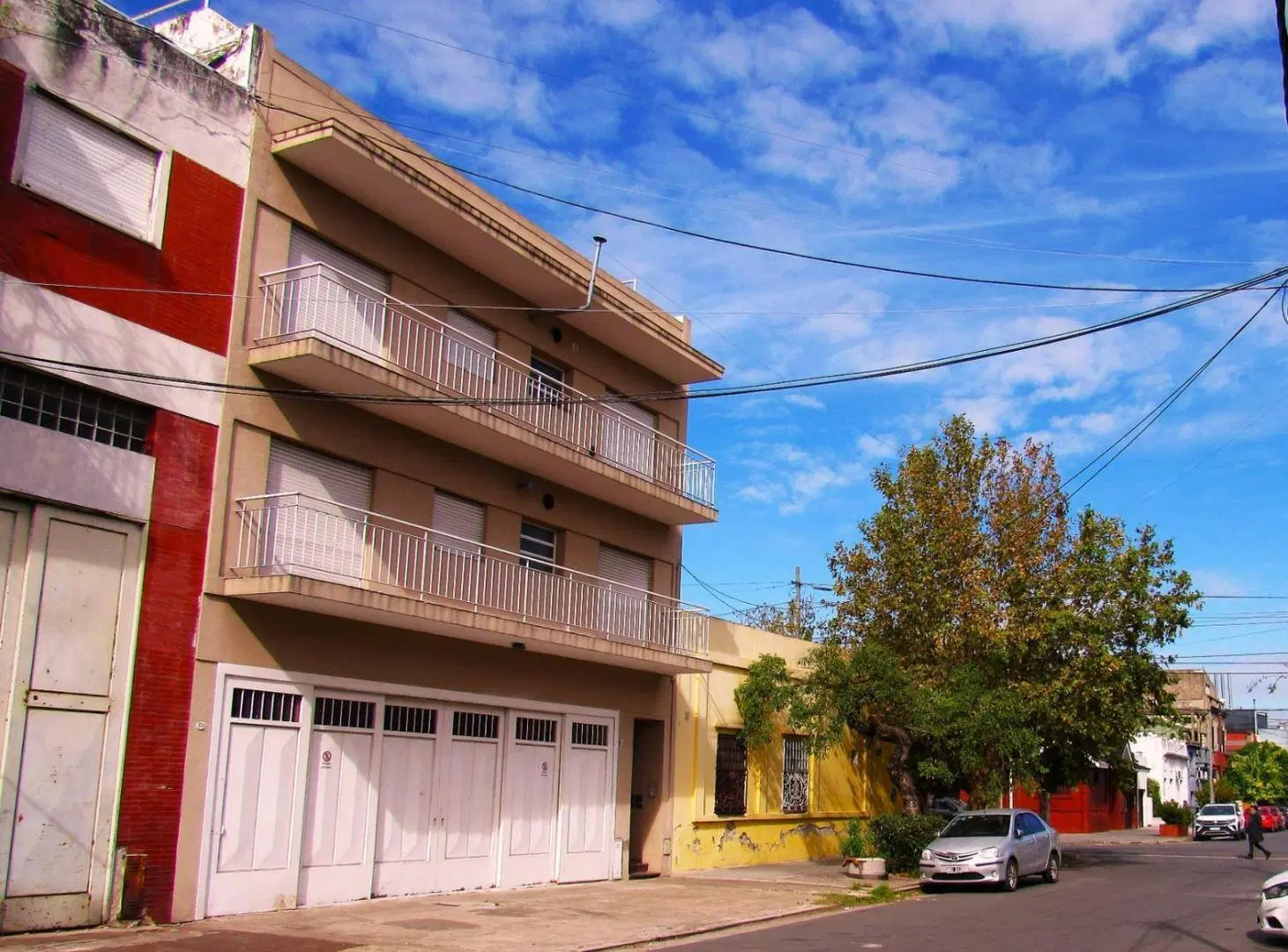 Departamento 3amb con balcòn y patio Avellaneda 5