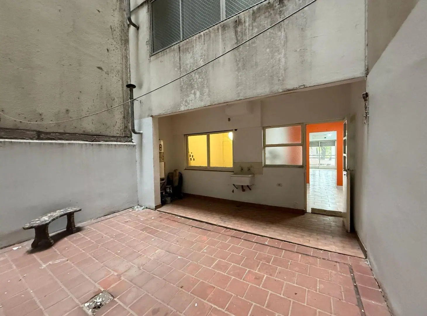Departamento de 3 ambientes c/cochera en Flores 5