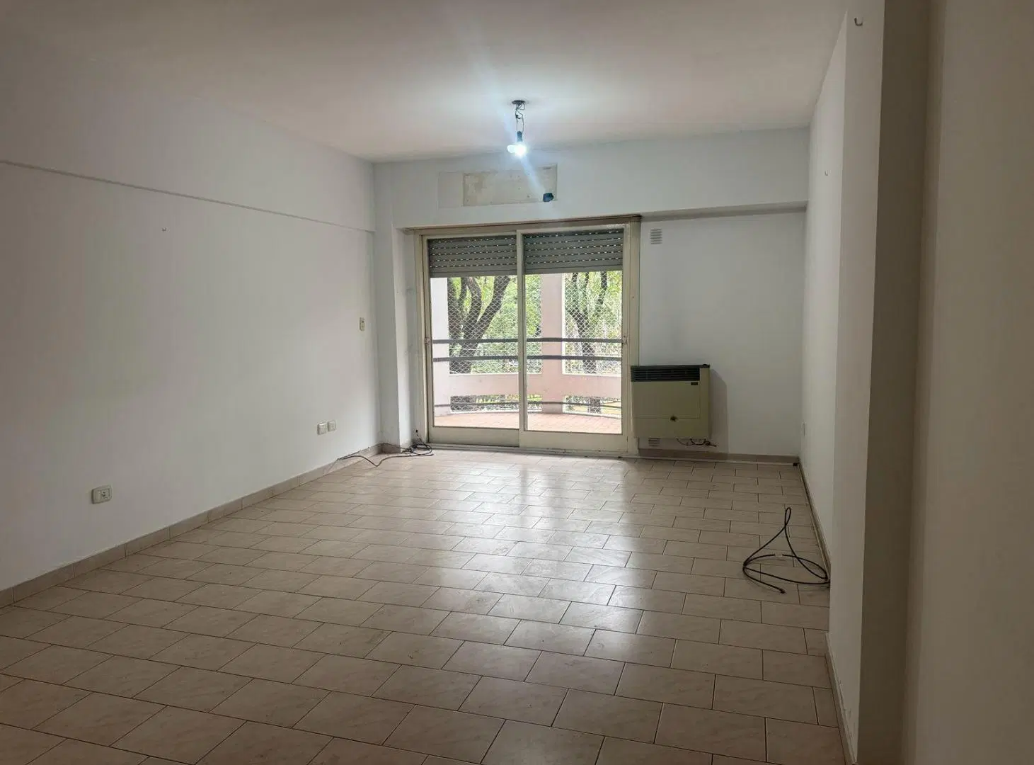 Departamento de 3 ambientes c/cochera en Flores 2