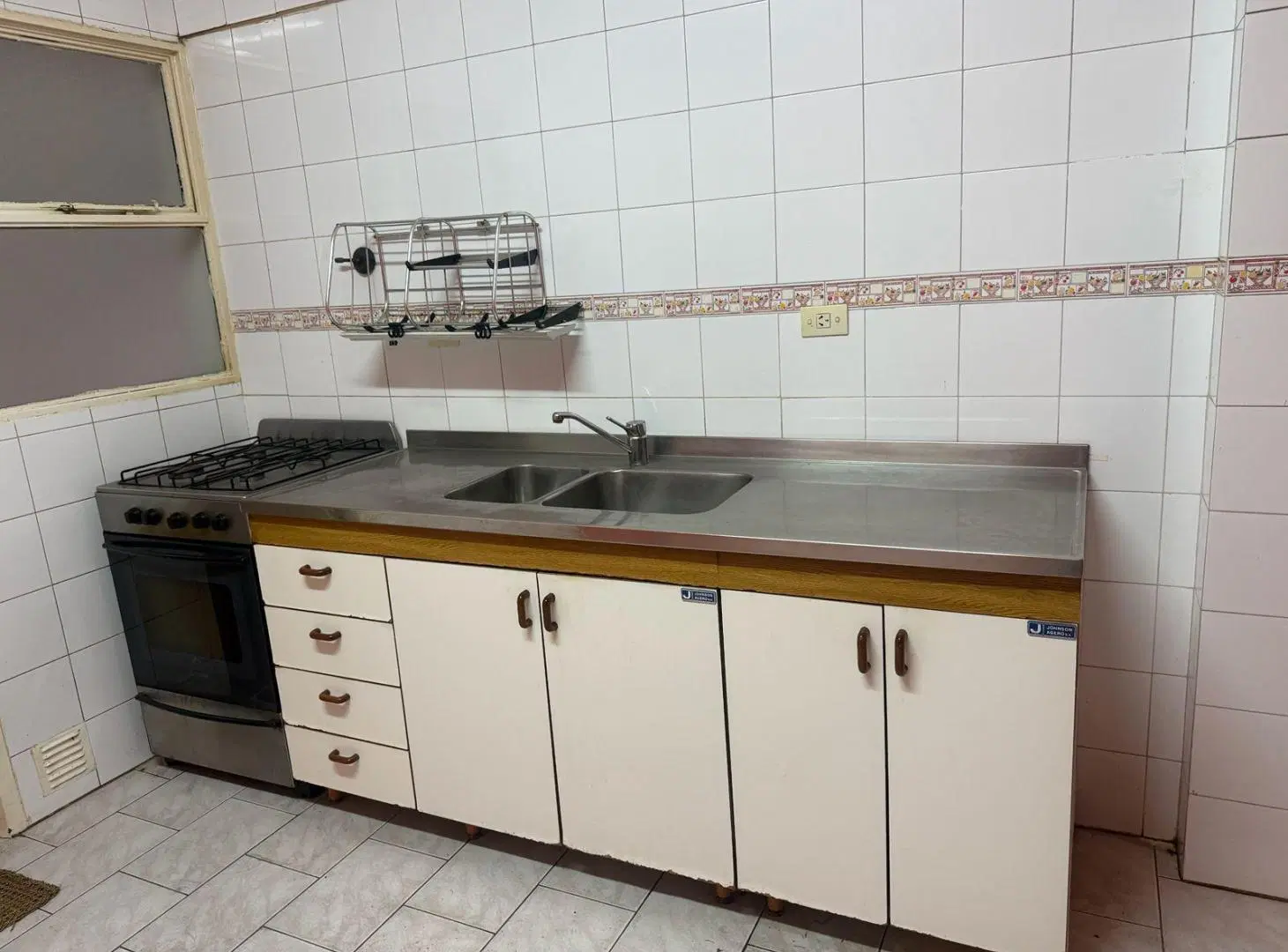 Departamento de 3 ambientes c/cochera en Flores 3