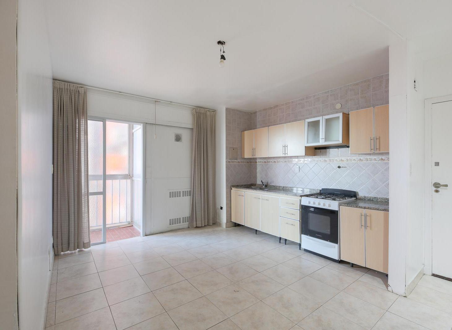 Foto de Departamento 4 ambientes en venta en Parque Patricios - Balcón Corrido, imagen 2