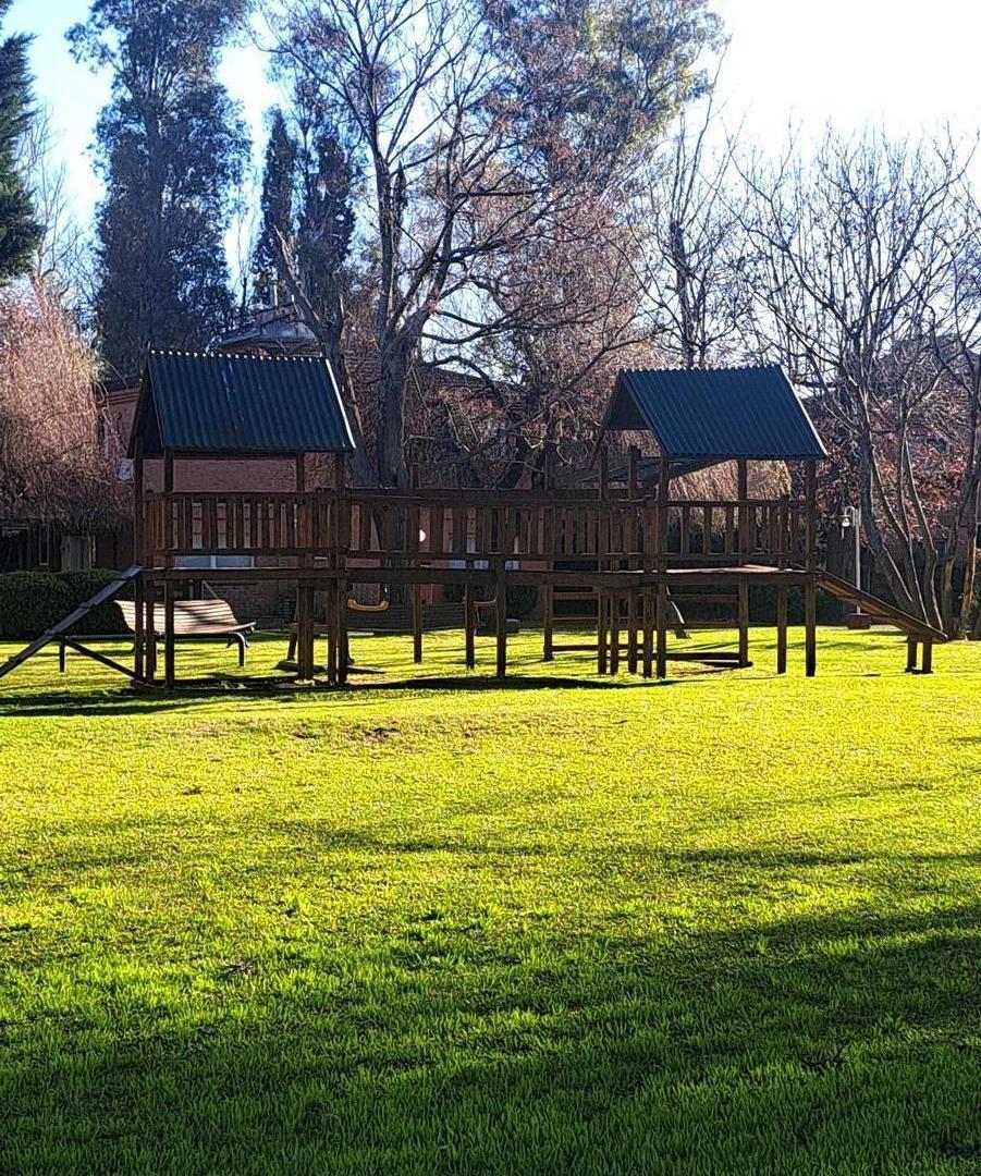 Foto de VENTA CASA FAMILIAR EN PILAR HOUSE 3 DORMITORIOS, PILETA, QUINCHO, imagen 3