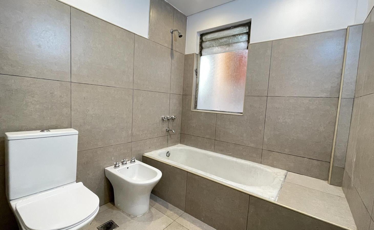 Foto de Departamento 4 ambientes | 3 dormitorios | Balcón corrido al frente |, imagen 2