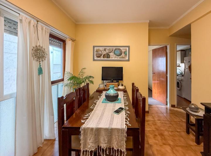 Departamento en venta de 2 ambientes con renta en zona La Perla 5