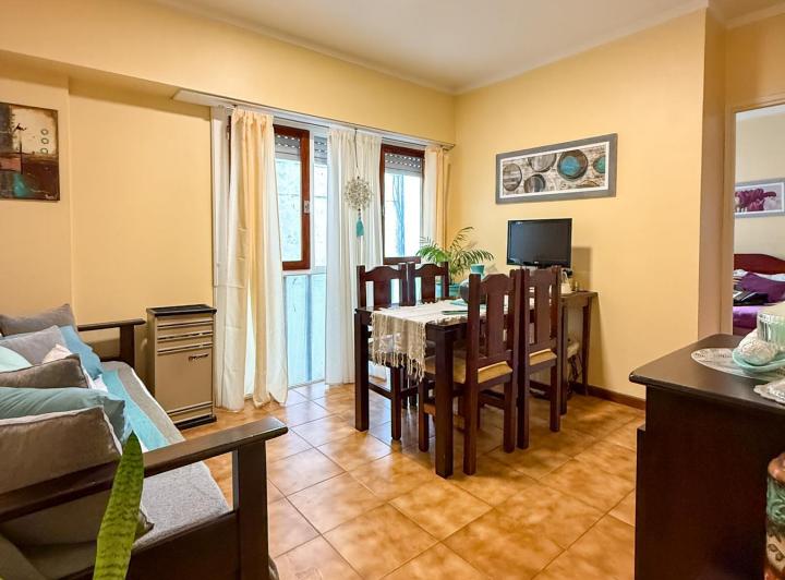 Departamento en venta de 2 ambientes con renta en zona La Perla 4