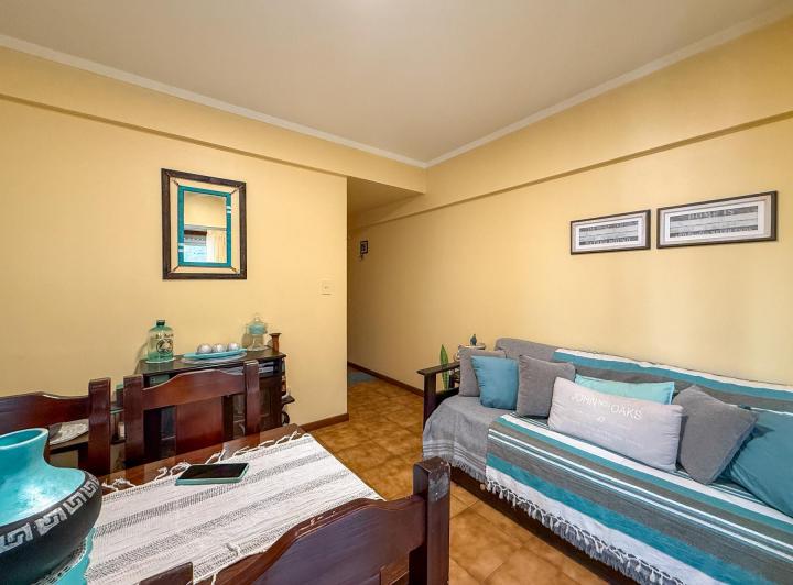 Departamento en venta de 2 ambientes con renta en zona La Perla 2