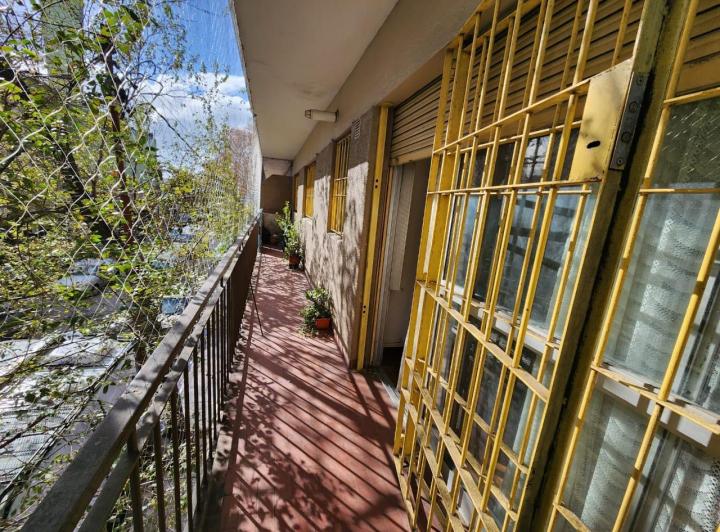 Departamento en venta de 3 ambientes externo con balcón y cochera en zona Centro 2