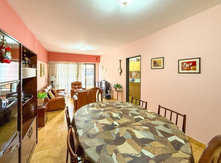 Departamento 3 ambientes con cochera y vista al mar en venta en La Perla 5