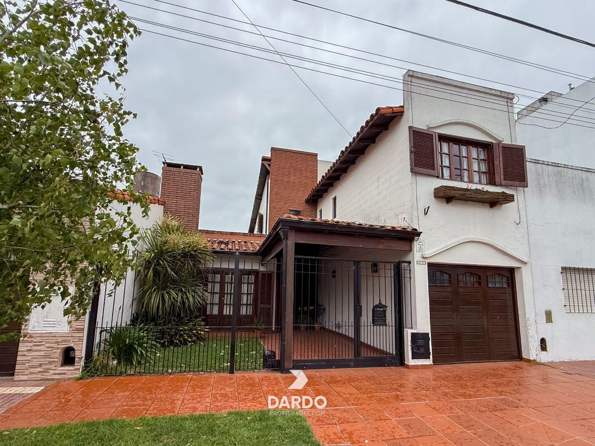 Chalet 5 ambientes con parque y garage en venta en San José - Mar del Plata