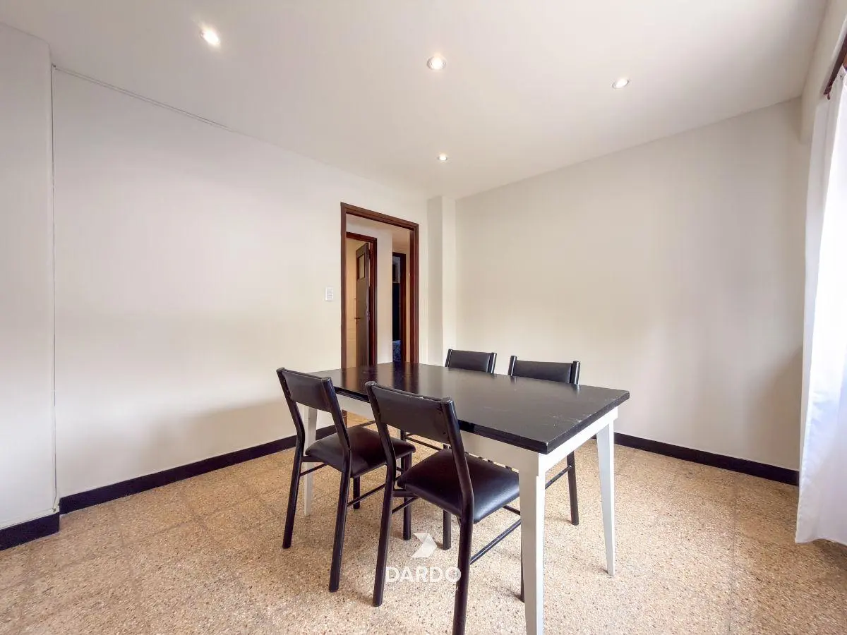 Departamento 3 ambientes externo con patio en venta en La Perla 2