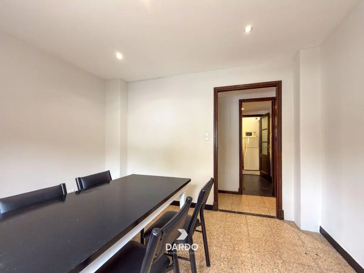 Departamento 3 ambientes externo con patio en venta en La Perla 5