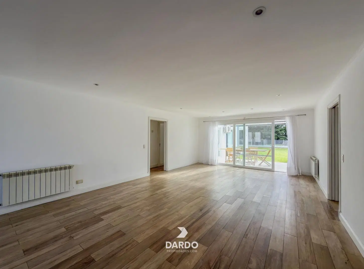 Alquiler en Rumencó - Casa de 5 ambientes con parque y piscina 4