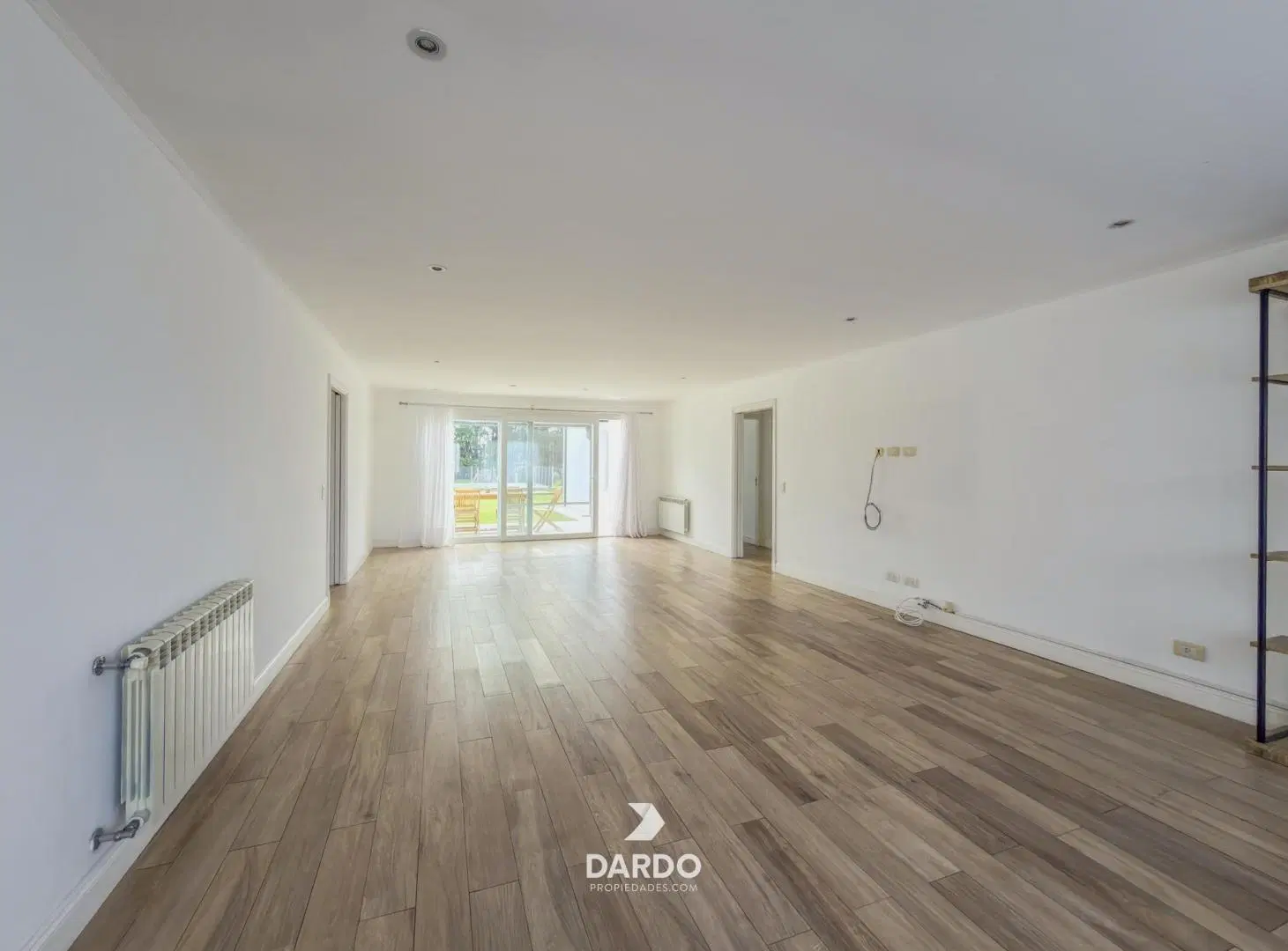 Alquiler en Rumencó - Casa de 5 ambientes con parque y piscina 1