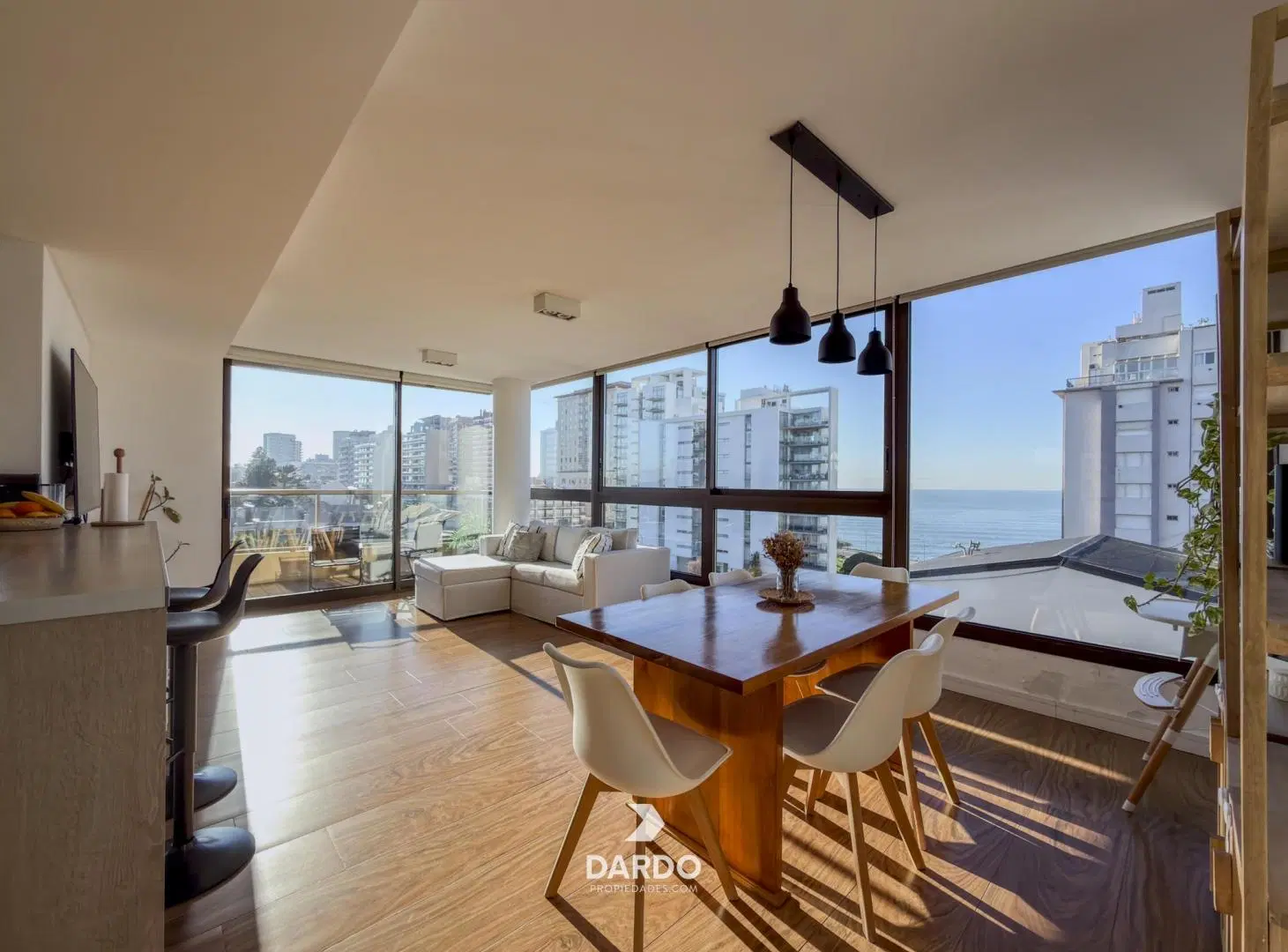 Departamento 3 ambientes con cochera y vista al mar en venta en Playa Grande 3