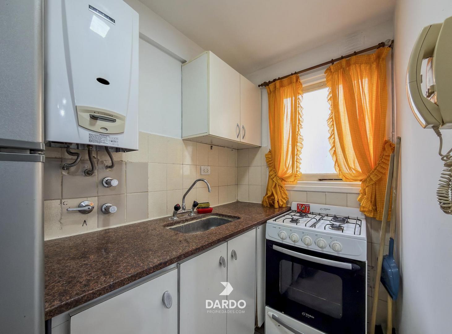 Foto de Departamento 2 ambientes lateral en venta zona Centro, imagen 2
