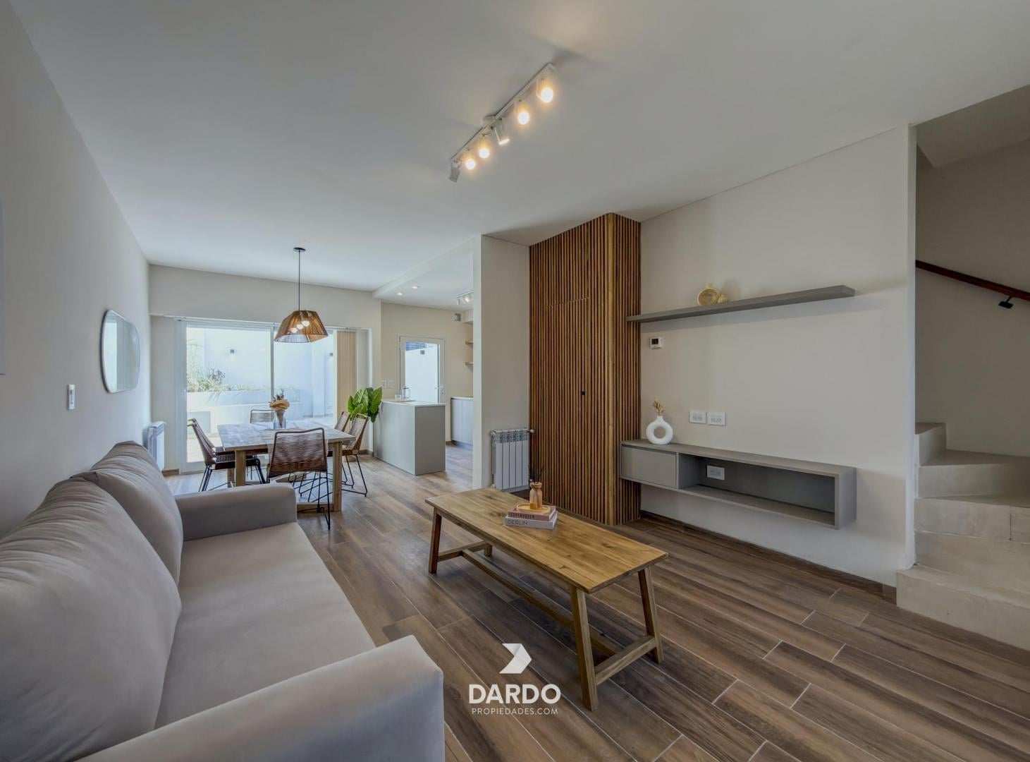Foto de Dúplex 4 ambientes en venta con cochera en Parque Luro, imagen 1
