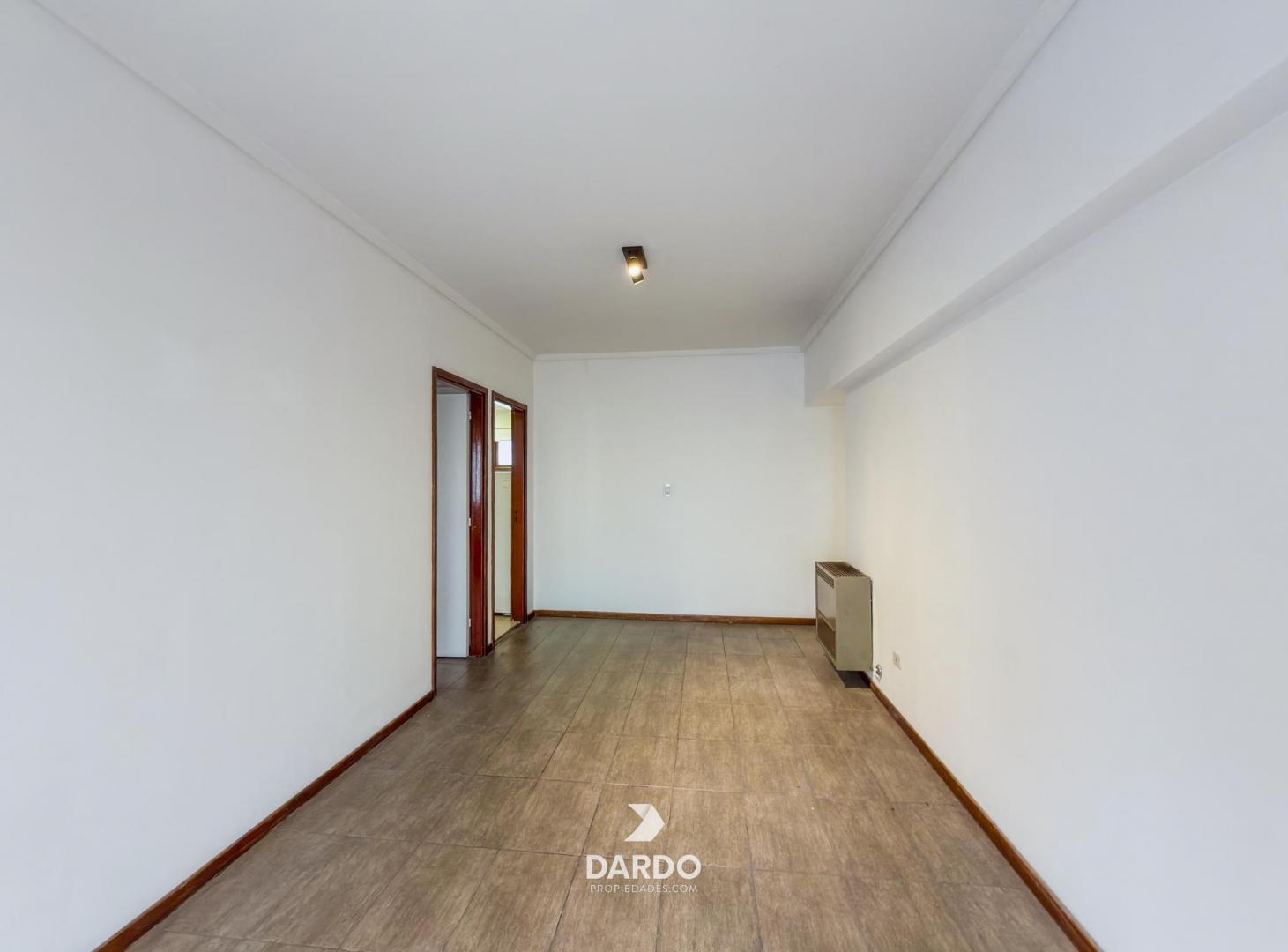 Foto de Departamento 2 ambientes a la calle en venta en La Perla, imagen 3