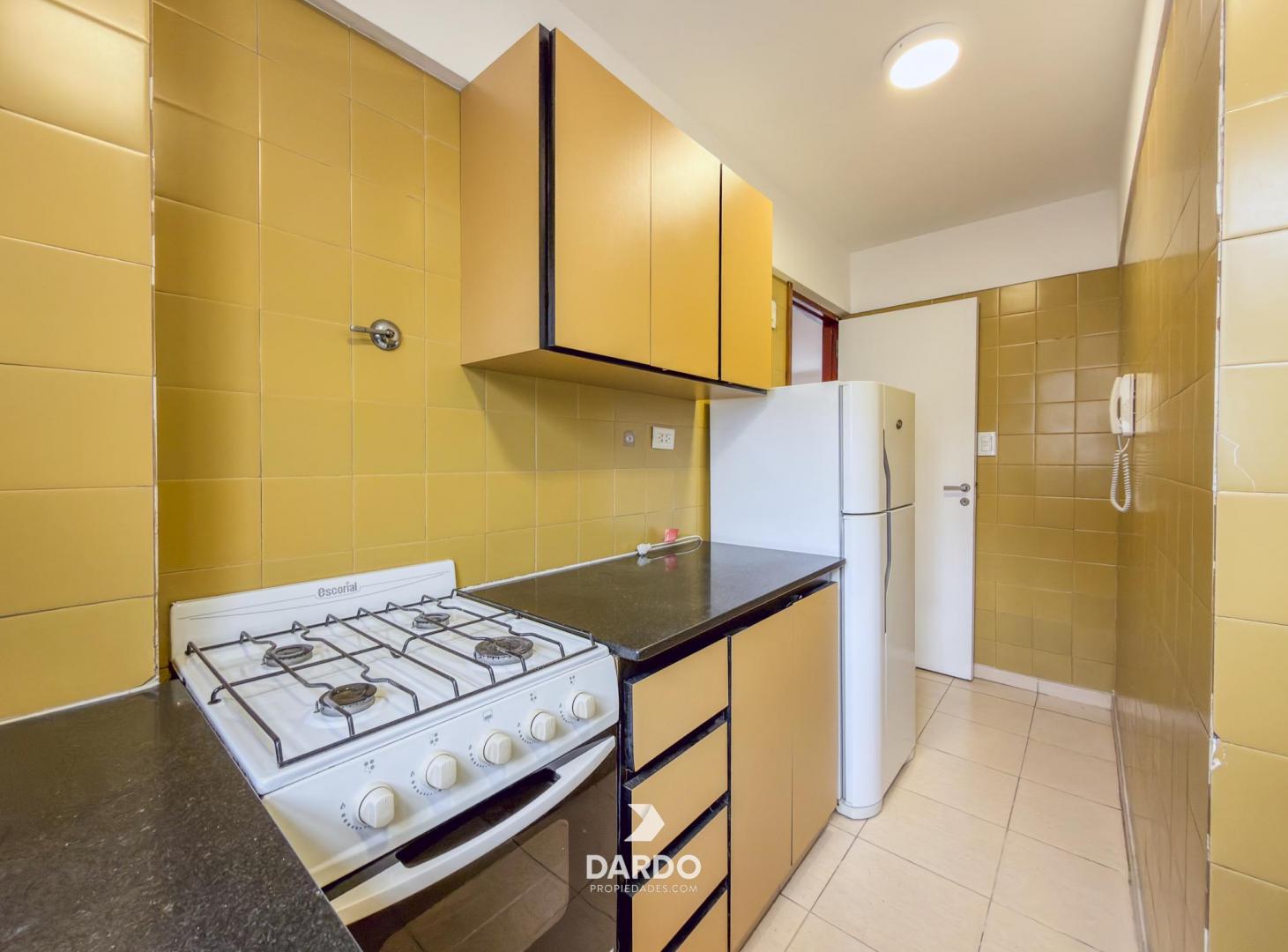 Foto de Departamento 2 ambientes a la calle en venta en La Perla, imagen 4